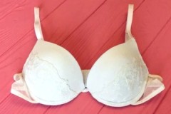 Metodi e ricette su come lavare un reggiseno bianco e riportarlo al suo candore originale