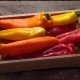 Aanbevelingen van zuinige huisvrouwen over hoe je hete paprika vers kunt houden voor de winter