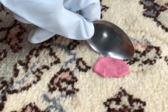 How to quickly and effectively remove chewing gum from a carpet?