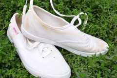 Wat te doen als witte sneakers na het wassen geel worden: tips en recepten