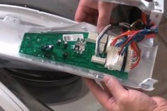 Consejos y trucos para reparar y sustituir la placa de una lavadora Bosch