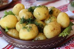 Nota para las amas de casa: ¿cuánto tiempo duran las patatas hervidas en el frigorífico y fuera de él?