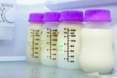 Los pediatras aconsejan: ¿cuánto tiempo se puede almacenar la leche materna después de descongelarla?