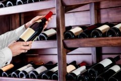 Nota para los conocedores de esta noble bebida: ¿cuál es el mejor lugar para almacenar vino?