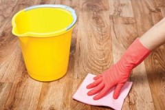 Magagamit na mga produkto para sa pag-alis ng acrylic na pintura mula sa linoleum