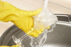 Handige tips over de beste manier om glaswerk thuis af te wassen