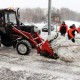 Prednosti, kako se izvaja in stroški čiščenja ozemlja s traktorjem