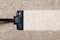 Mahahalagang tip sa kung paano maayos na mag-vacuum ng carpet