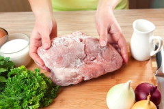 Astuces de chef, ou est-il possible de cuire de la viande surgelée immédiatement, sans décongélation préalable ?