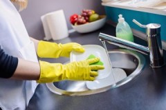 Which dishwashing gloves are best to choose: review of products with reviews and prices