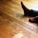 Recommandations d'experts sur la façon d'éliminer les craquements d'un parquet dans un appartement sans le démonter