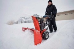 Bewertung amerikanischer Benzin-Schneefräsen: Eigenschaften, Preise, Bewertungen