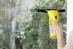 Most efficiently, quickly and without streaks: wash windows with Karcher