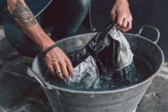 Wertvolle Tipps zum Waschen von Jeans von Hand