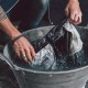 Waardevolle tips over het met de hand wassen van jeans