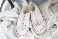 Simple but important rules on how to wash fabric sneakers by hand and in a washing machine