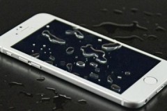 Maraming life hack kung paano mag-alis ng tubig sa ilalim ng protective glass ng telepono o smartphone