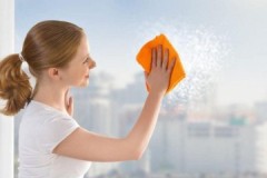 Secrets of experienced housewives: which rag is better to wash windows