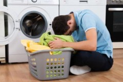 Wat te doen als de Indesit-wasmachine geen kleding centrifugeert: reparatietips