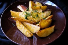 Pergunta para o cozinheiro: por quanto tempo as batatas fritas e cozidas podem ser guardadas na geladeira ou sem?