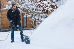 Herziening van elektrische shovels voor sneeuwruimen: voor- en nadelen, prijzen, meningen van gebruikers