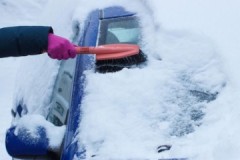 Review of brushes for cleaning snow outdoors: varieties, prices, customer reviews