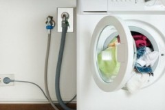 Règles de connexion de la machine à laver Indesit à l'eau et à d'autres communications