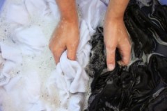 How to wash black and white and is it possible to avoid shedding and other problems?