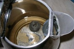 Effective ways to remove scale from a stainless steel kettle at home