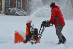 Bewertung russischer Benzin-Schneefräsen 2023: Eigenschaften, Kosten, Bewertungen